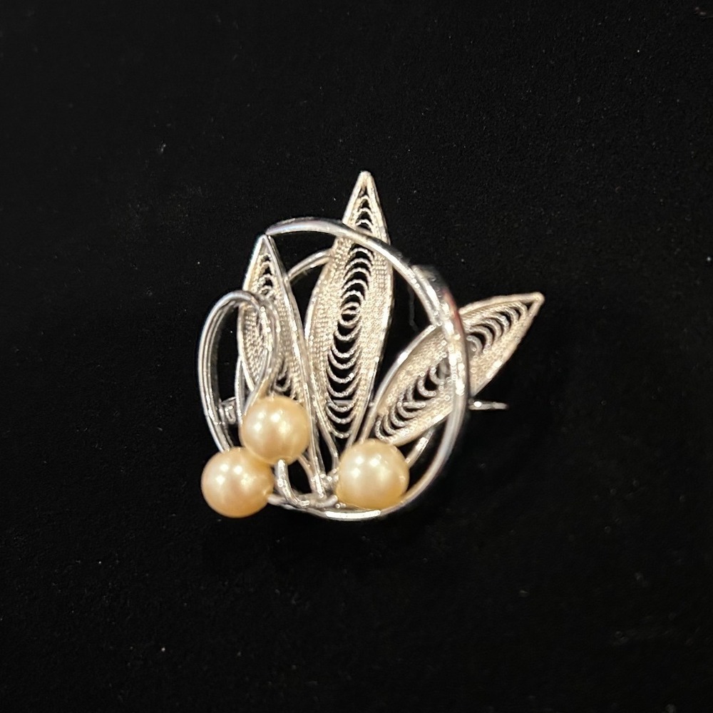 Vintage Silver Tone Metal And Faux Pearl Filigree Leaf Flower Brooch Pin